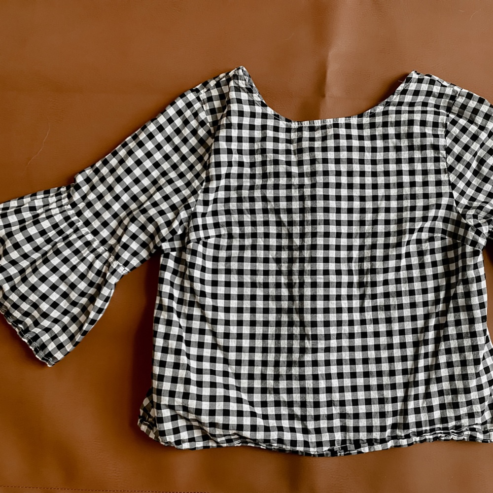 Universal Thread top - Picture 2 of 5